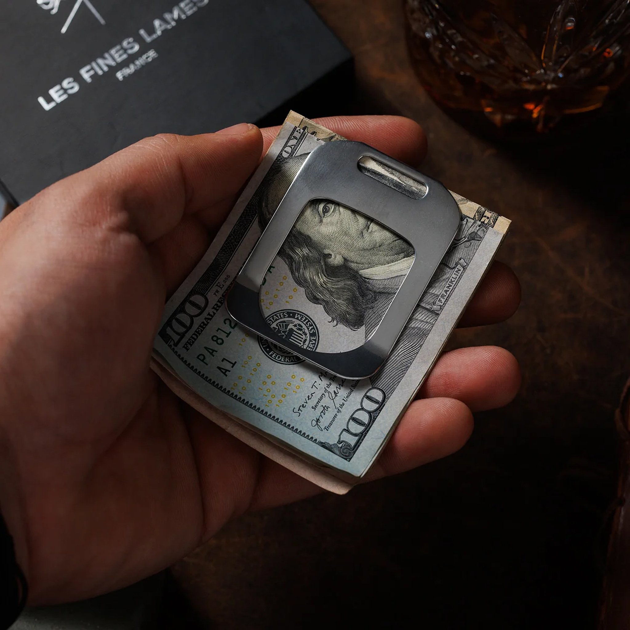 T135 Clip Schwarz (ohne Kette)_03