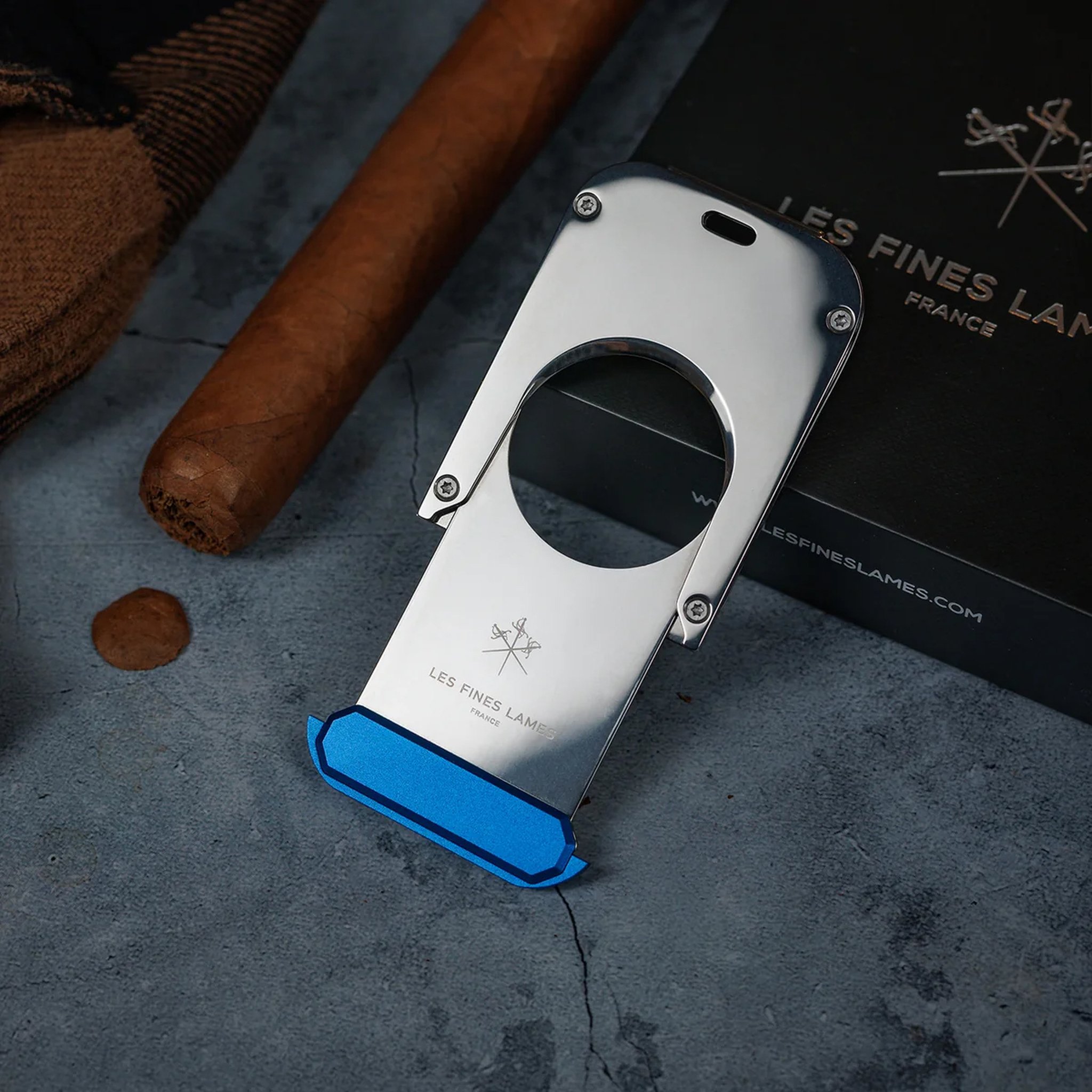 T135 Clip Blau (ohne Kette)_03